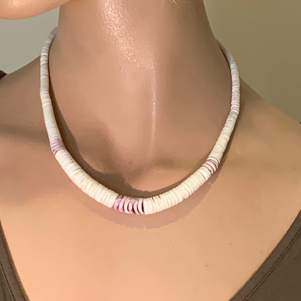 Shell Necklace White Light Purple Graduated